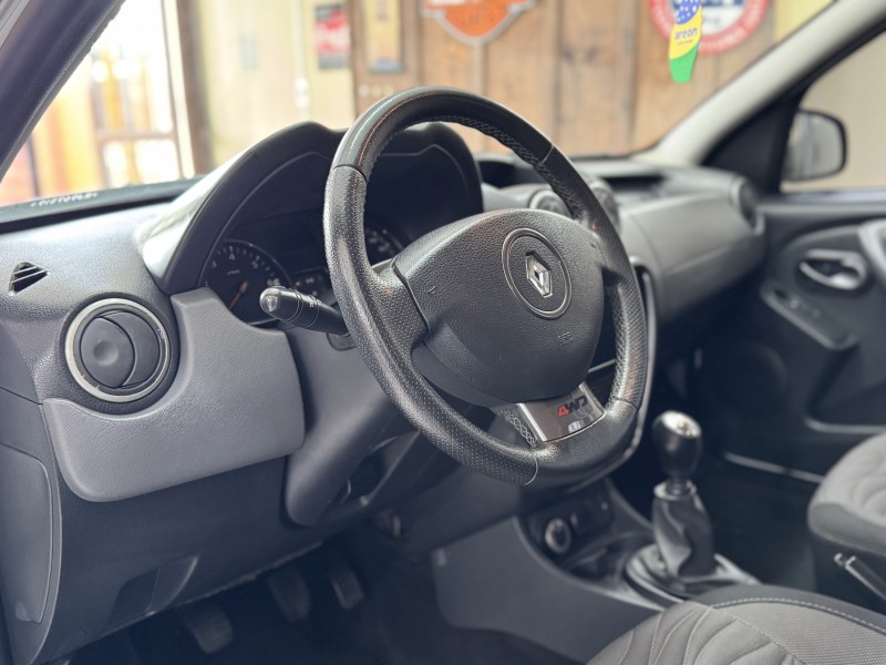 DUSTER 2.0 TECH ROAD II 4X4 16V FLEX 4P MANUAL - 2014 - CAXIAS DO SUL