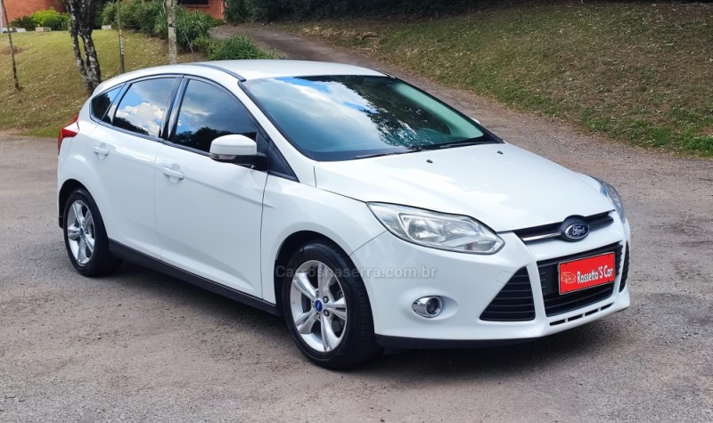FOCUS 1.6 SE 8V FLEX 4P MANUAL - 2015 - FARROUPILHA