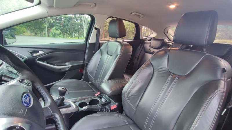 FOCUS 1.6 SE 8V FLEX 4P MANUAL - 2015 - FARROUPILHA