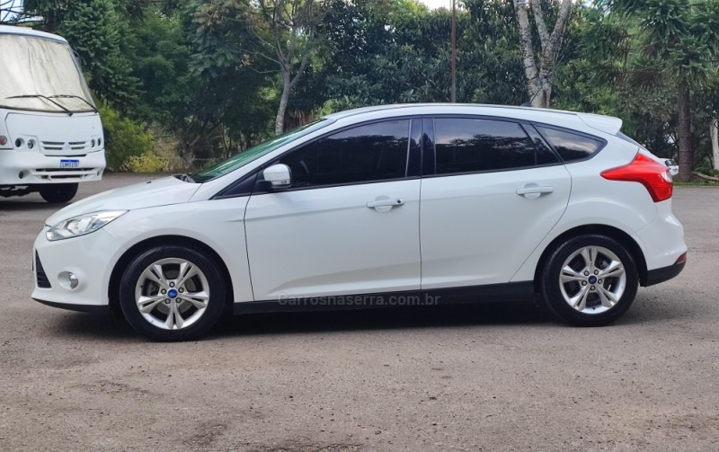 FOCUS 1.6 SE 8V FLEX 4P MANUAL - 2015 - FARROUPILHA