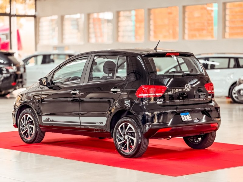 FOX 1.6 MSI TRENDLINE 8V FLEX 4P MANUAL - 2017 - NOVA PRATA