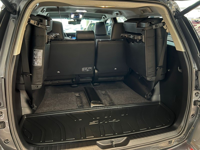 HILUX SW4 2.8 4X4 SRX PLATINUM TURBO 7 LUGARES DIESEL 4P AUTOMÁTICO - 2025 - CAXIAS DO SUL