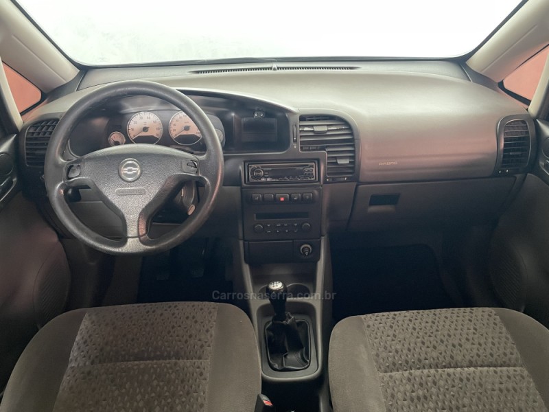 ZAFIRA 2.0 MPFI ELEGANCE 8V FLEX 4P MANUAL - 2006 - PAROBé