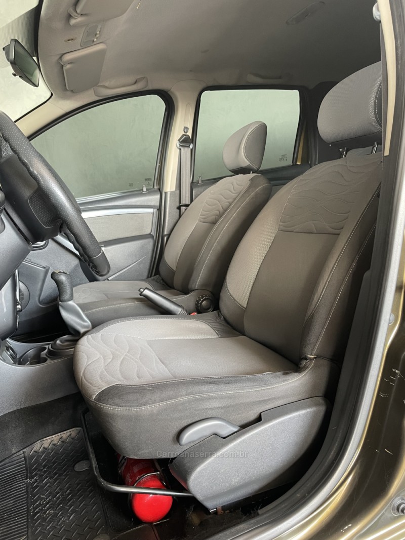 DUSTER 1.6 DYNAMIQUE 4X2 16V FLEX 4P MANUAL - 2014 - PAROBé