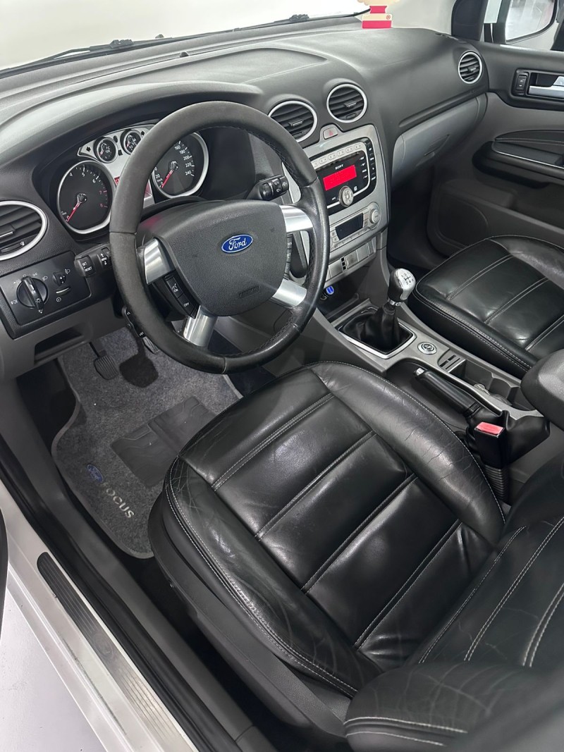 FOCUS 2.0 GHIA 16V FLEX 4P MANUAL - 2009 - FARROUPILHA