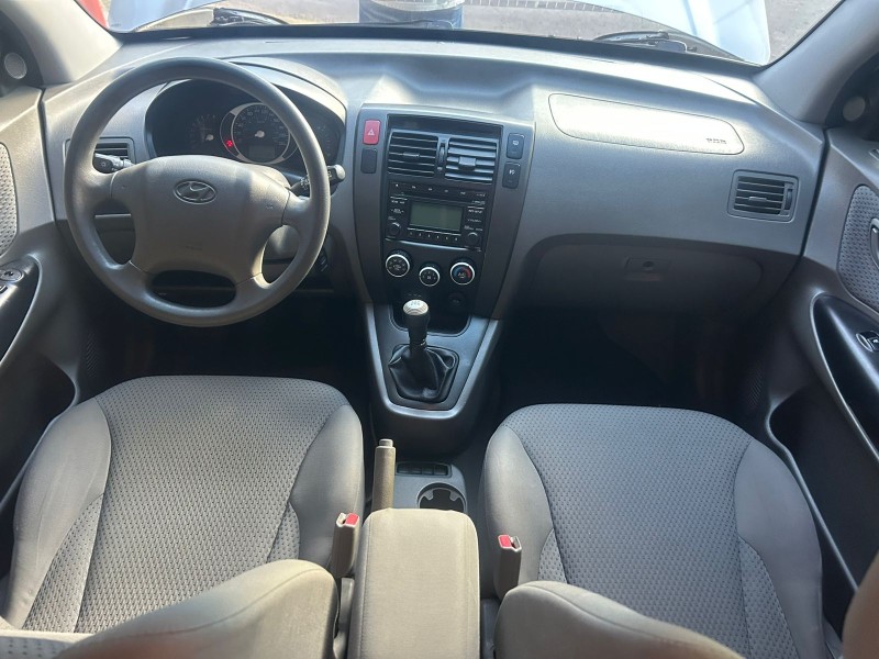 TUCSON 2.0 GL 2WD 16V GASOLINA 4P MANUAL - 2011 - TRêS COROAS