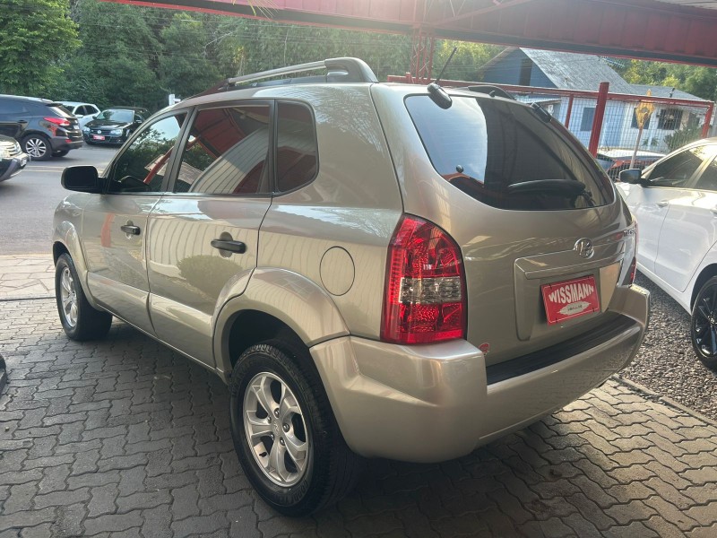 TUCSON 2.0 GL 2WD 16V GASOLINA 4P MANUAL - 2011 - TRêS COROAS