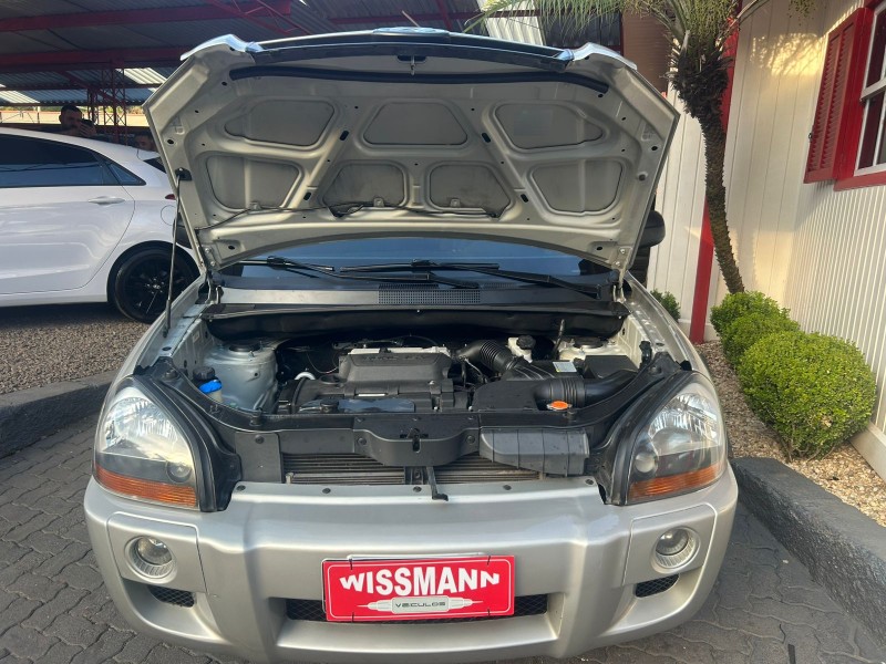 TUCSON 2.0 GL 2WD 16V GASOLINA 4P MANUAL - 2011 - TRêS COROAS