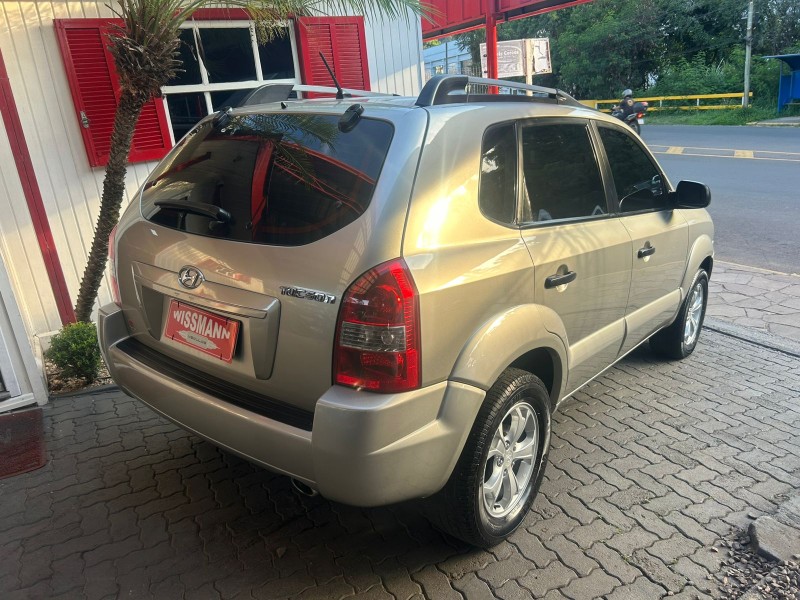 TUCSON 2.0 GL 2WD 16V GASOLINA 4P MANUAL - 2011 - TRêS COROAS