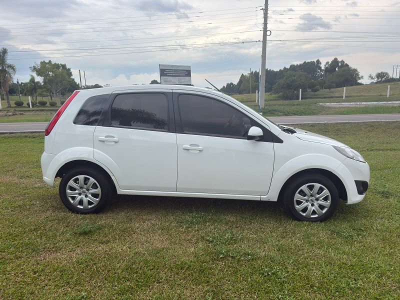 FIESTA 1.6 ROCAM HATCH 8V FLEX 4P MANUAL - 2014 - FARROUPILHA