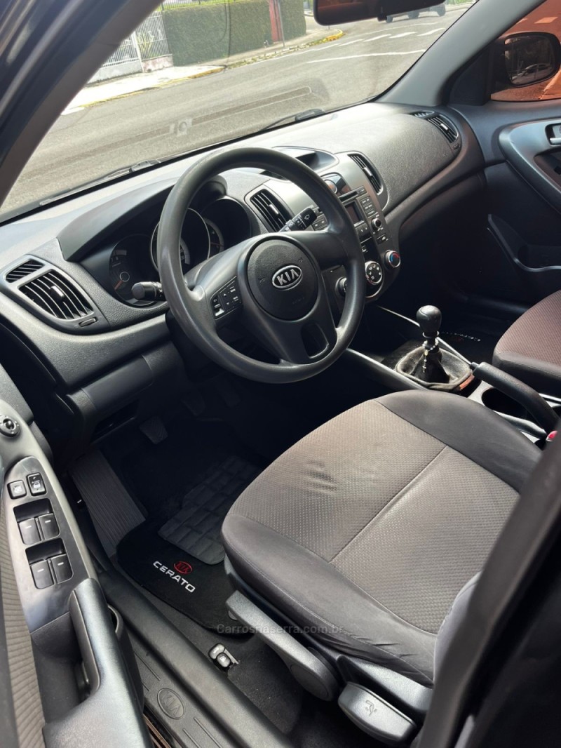 CERATO 1.6 SEDAN 16V GASOLINA 4P MANUAL - 2011 - CARLOS BARBOSA