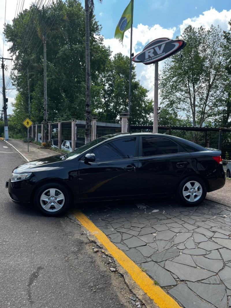 CERATO 1.6 SEDAN 16V GASOLINA 4P MANUAL - 2011 - CARLOS BARBOSA
