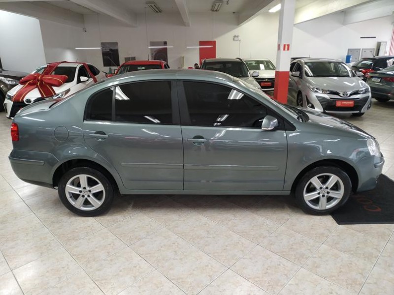 POLO SEDAN 1.6 MI 8V FLEX 4P MANUAL - 2011 - CAXIAS DO SUL