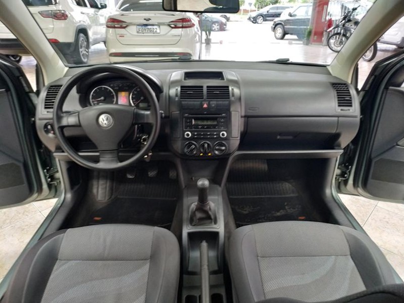 POLO SEDAN 1.6 MI 8V FLEX 4P MANUAL - 2011 - CAXIAS DO SUL