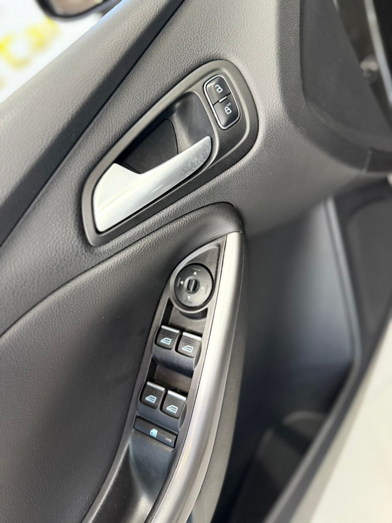 FOCUS 2.0 SE 16V FLEX 4P AUTOMÁTICO - 2016 - CAXIAS DO SUL