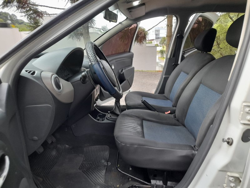 SANDERO 1.0 AUTHENTIQUE 16V FLEX 4P MANUAL - 2011 - FARROUPILHA