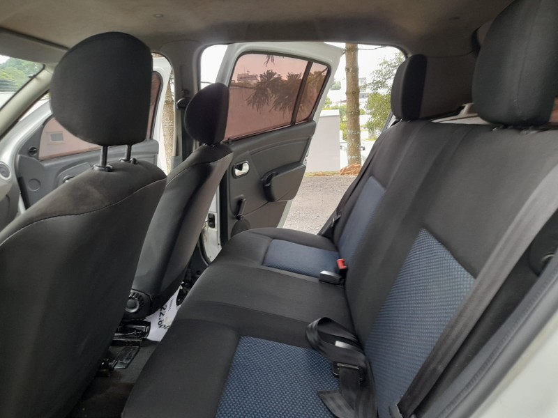 SANDERO 1.0 AUTHENTIQUE 16V FLEX 4P MANUAL - 2011 - FARROUPILHA