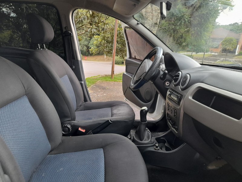 SANDERO 1.0 AUTHENTIQUE 16V FLEX 4P MANUAL - 2011 - FARROUPILHA