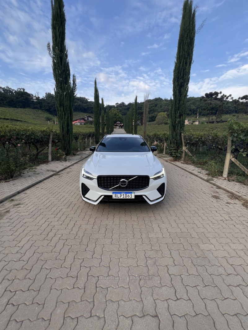 XC60 2.0 T8 R DESIGN HYBRID GASOLINA 4P AUTOMÁTICO - 2022 - CAXIAS DO SUL