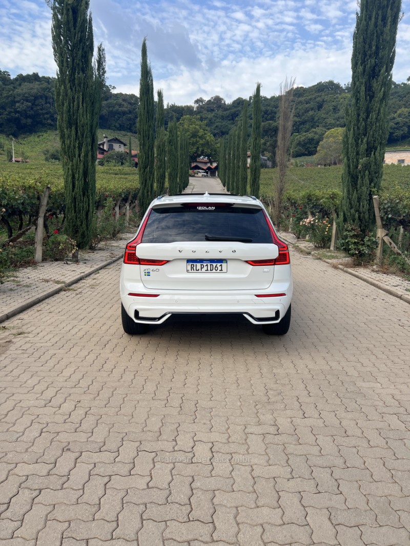 XC60 2.0 T8 R DESIGN HYBRID GASOLINA 4P AUTOMÁTICO - 2022 - CAXIAS DO SUL