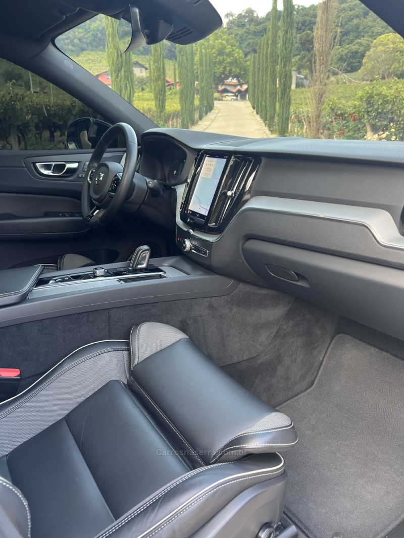 XC60 2.0 T8 R DESIGN HYBRID GASOLINA 4P AUTOMÁTICO - 2022 - CAXIAS DO SUL