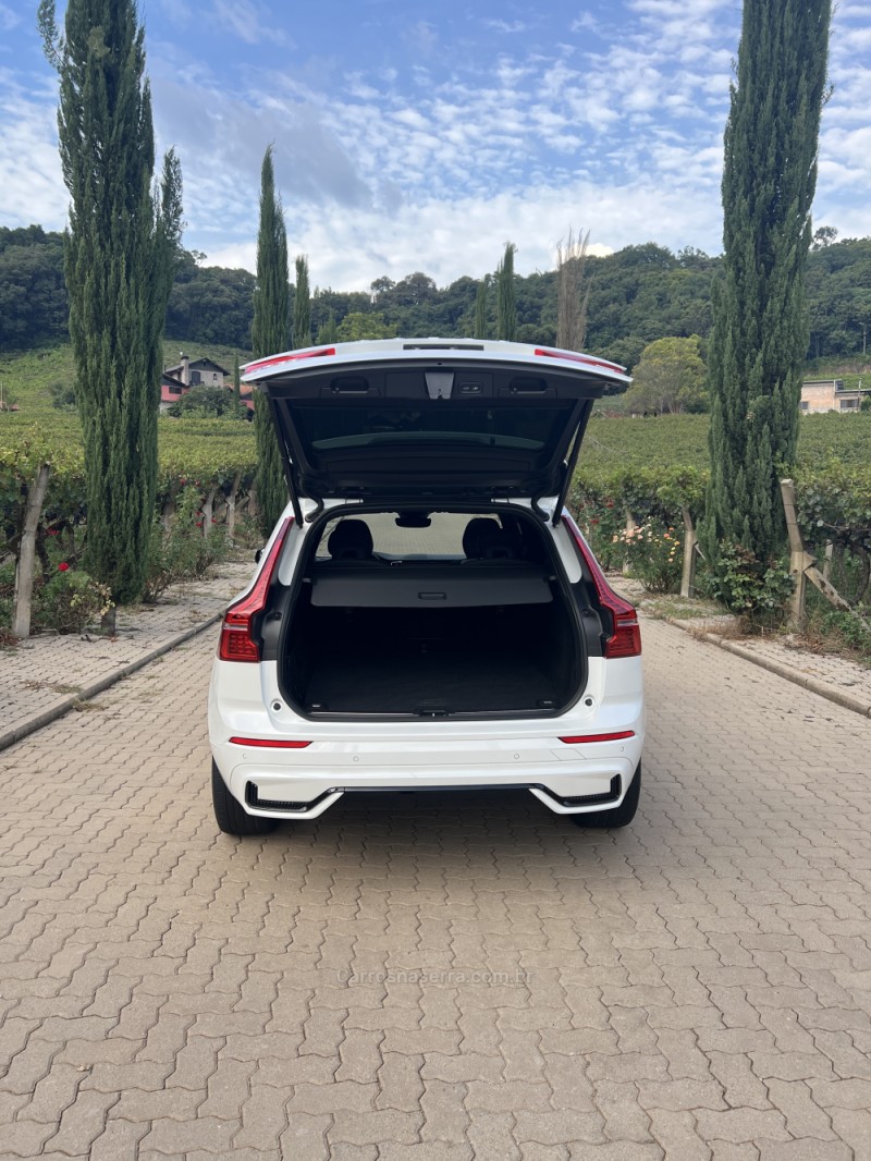 XC60 2.0 T8 R DESIGN HYBRID GASOLINA 4P AUTOMÁTICO - 2022 - CAXIAS DO SUL