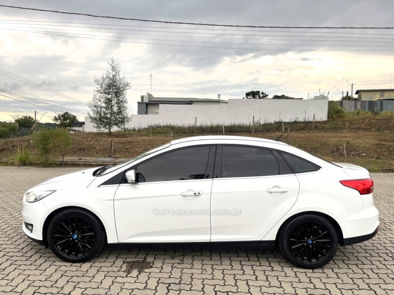 FOCUS 2.0 TITANIUM SEDAN 16V FLEX 4P AUTOMÁTICO - 2016 - CAXIAS DO SUL