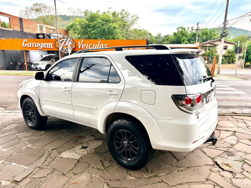 HILUX SW4 3.0 SRV 4X4 CD 16V TURBO INTERCOOLER DIESEL 4P AUTOMÁTICO - 2013 - TRêS COROAS