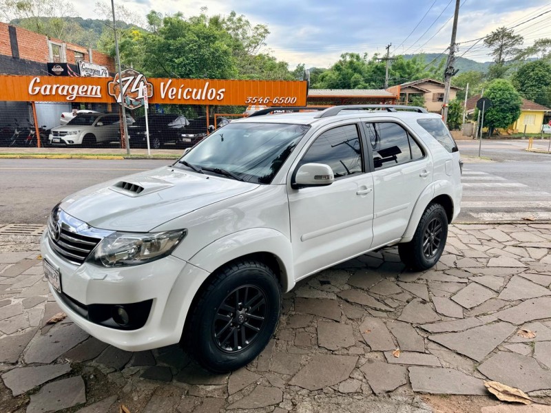 HILUX SW4 3.0 SRV 4X4 CD 16V TURBO INTERCOOLER DIESEL 4P AUTOMÁTICO - 2013 - TRêS COROAS