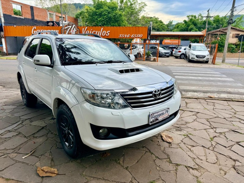 HILUX SW4 3.0 SRV 4X4 CD 16V TURBO INTERCOOLER DIESEL 4P AUTOMÁTICO - 2013 - TRêS COROAS