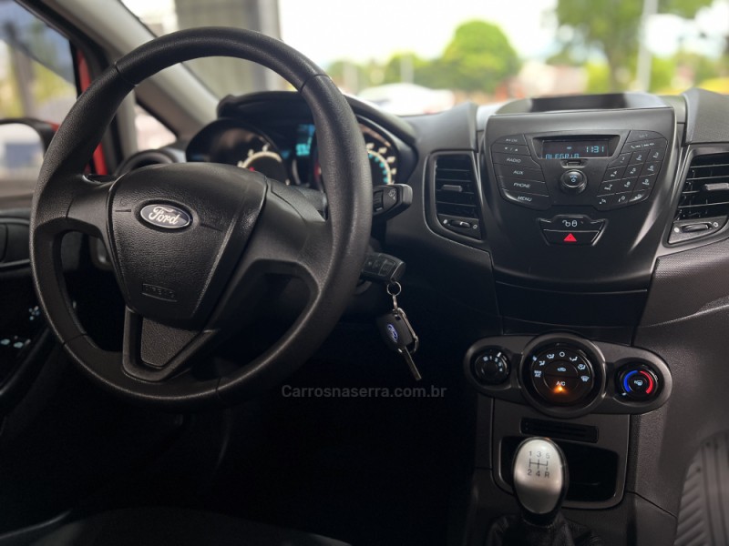 FIESTA 1.5 S HATCH 16V FLEX 4P MANUAL - 2015 - BOM PRINCíPIO