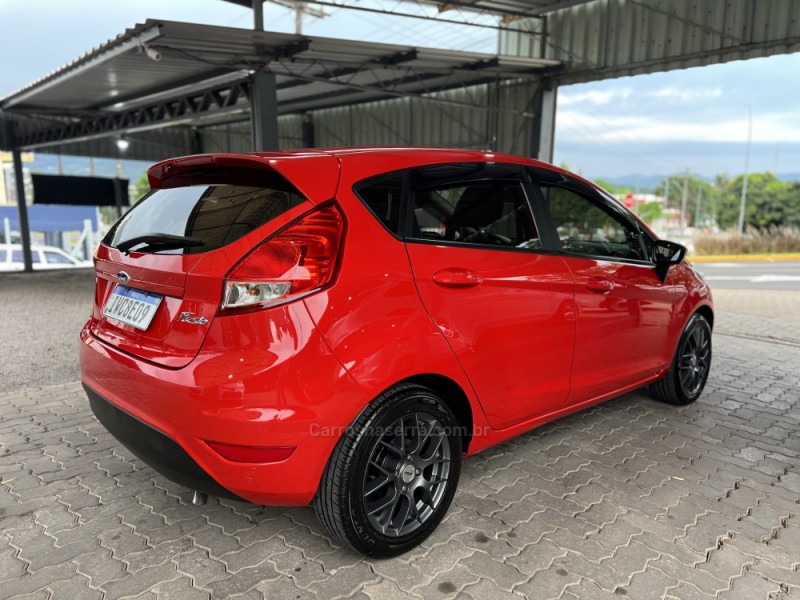 FIESTA 1.5 S HATCH 16V FLEX 4P MANUAL - 2015 - BOM PRINCíPIO