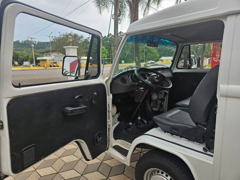 KOMBI 1.4 MI STD LOTAÇÃO 8V FLEX 3P MANUAL - 2013 - BOM PRINCíPIO