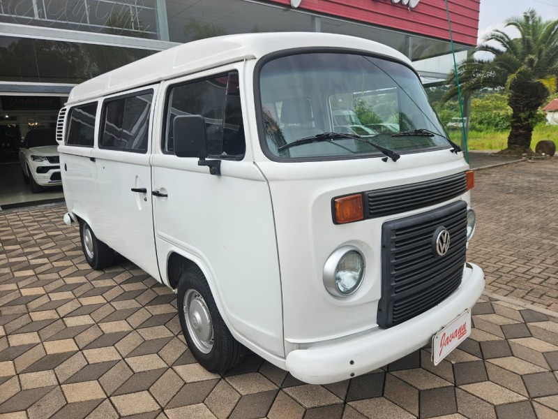 kombi 1.4 mi std lotacao 8v flex 3p manual 2013 bom principio