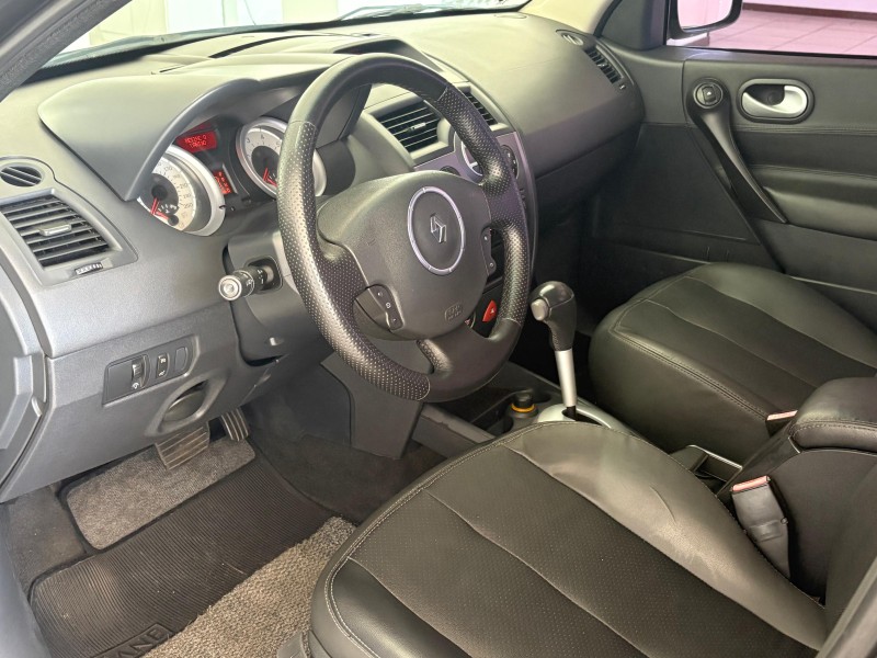 MÉGANE 2.0 DYNAMIQUE GRAND TOUR 16V GASOLINA 4P AUTOMÁTICO - 2011 - BENTO GONçALVES