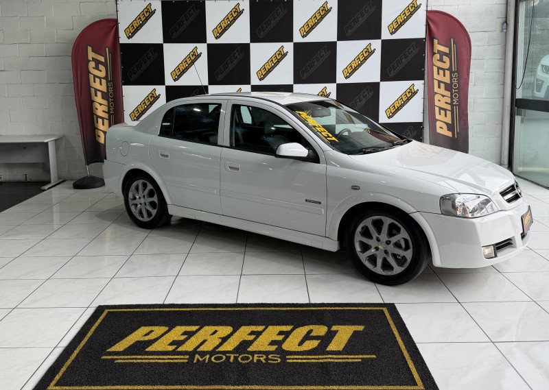 ASTRA 2.0 MPFI ADVANTAGE SEDAN 8V FLEX 4P MANUAL - 2011 - PORTãO