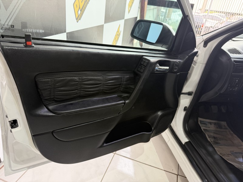 ASTRA 2.0 MPFI ADVANTAGE SEDAN 8V FLEX 4P MANUAL - 2011 - PORTãO