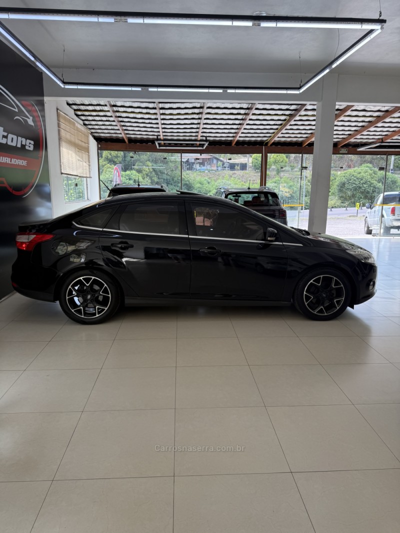 FOCUS 2.0 TITANIUM PLUS 16V FLEX 4P AUTOMÁTICO - 2015 - FARROUPILHA