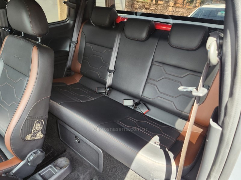 SAVEIRO 1.6 CROSS CD 16V FLEX 2P MANUAL - 2023 - MONTENEGRO