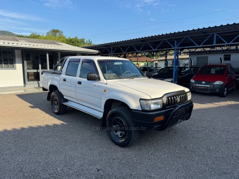 HILUX 3.0 DX 4X2 CD 16V DIESEL 4P MANUAL - 2004 - IGREJINHA