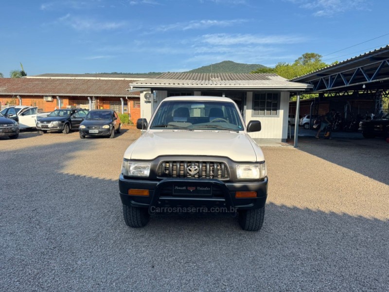 HILUX 3.0 DX 4X2 CD 16V DIESEL 4P MANUAL - 2004 - IGREJINHA