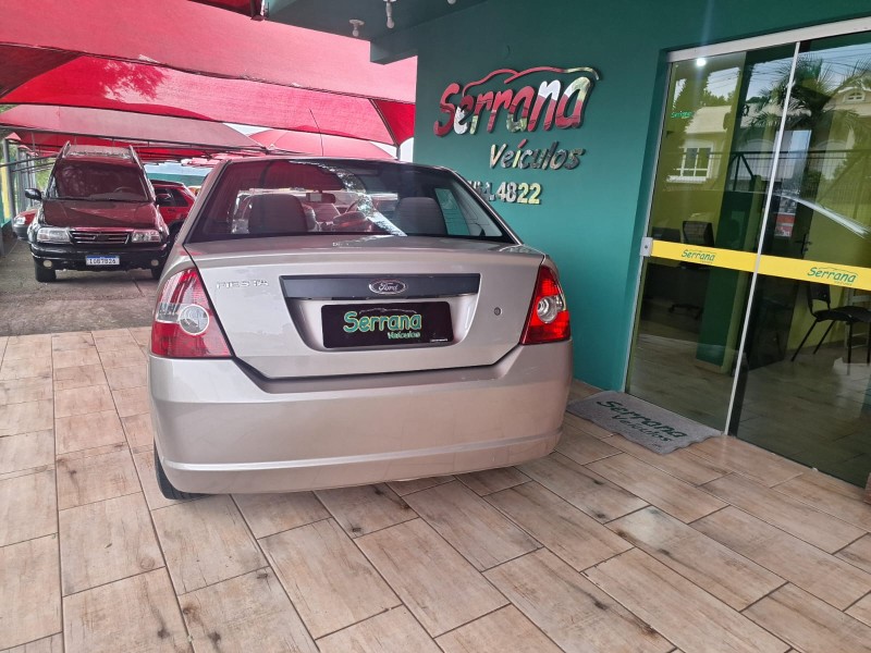 FIESTA 1.0 MPI SEDAN 8V FLEX 4P MANUAL - 2006 - DOIS IRMãOS
