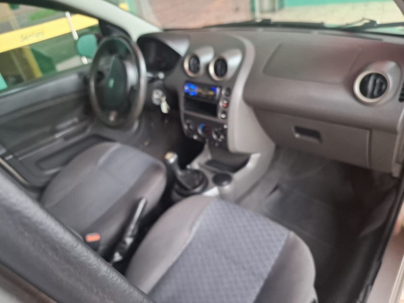FIESTA 1.0 MPI SEDAN 8V FLEX 4P MANUAL - 2006 - DOIS IRMãOS