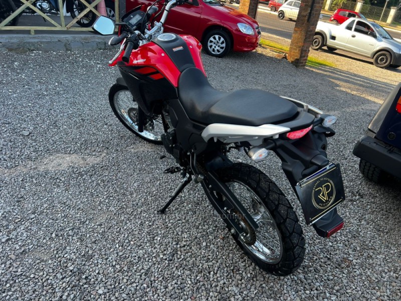 XTZ 250 LANDER - 2023 - CANELA