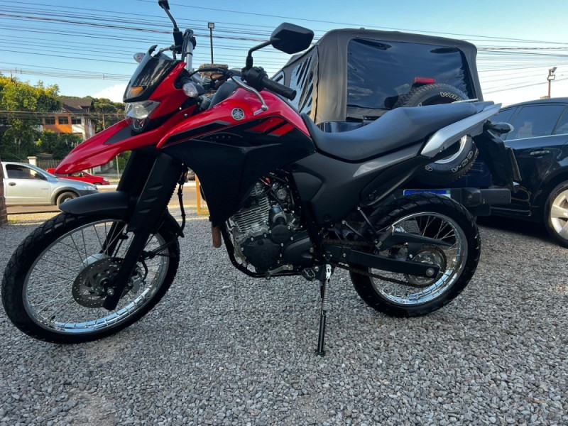 XTZ 250 LANDER - 2023 - CANELA