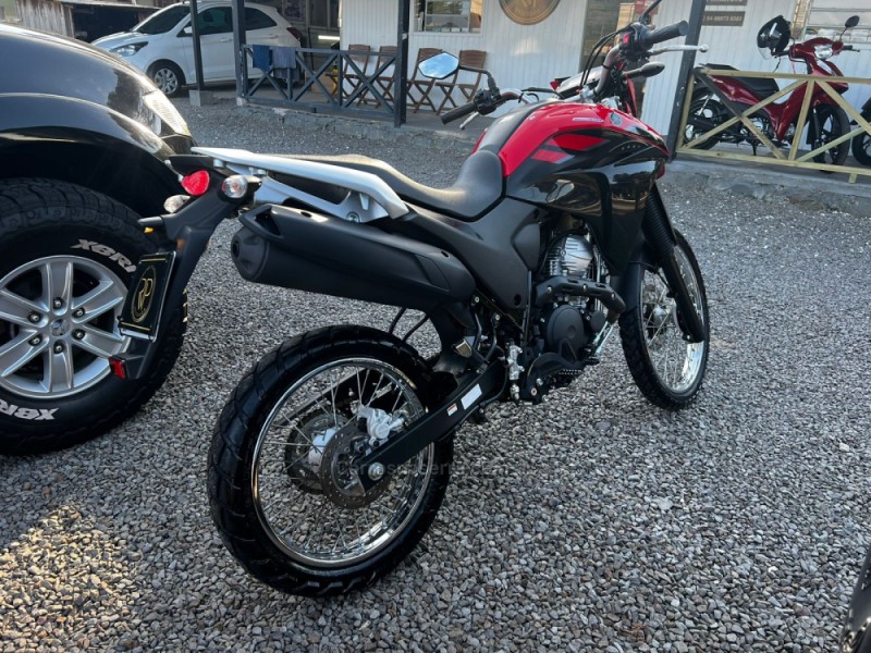 XTZ 250 LANDER - 2023 - CANELA