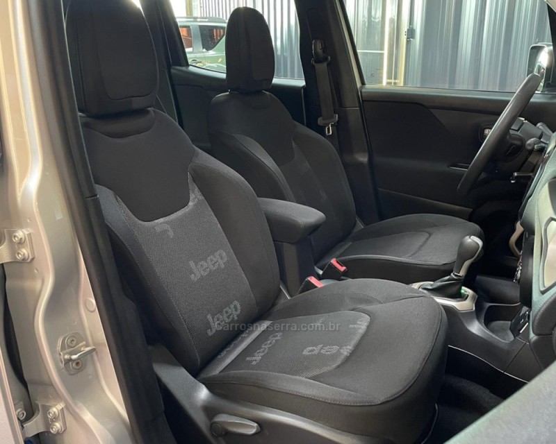 RENEGADE 1.8 16V FLEX SPORT 4P AUTOMÁTICO - 2016 - VACARIA