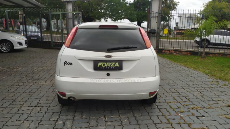 FOCUS 1.8 16V GASOLINA 4P MANUAL - 2001 - CAXIAS DO SUL