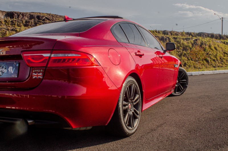 XE 2.0 16V SI4 TURBO GASOLINA R-SPORT 4P AUTOMÁTICO - 2016 - FARROUPILHA