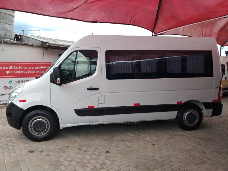 MASTER 2.3 DCI MINIBUS STANDARD L2H2 16 LUGARES 16V DIESEL 4P MANUAL - 2017 - CAXIAS DO SUL